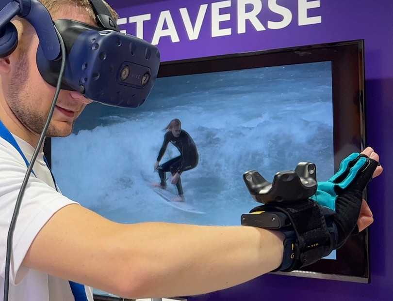 Mimetik glove in VR